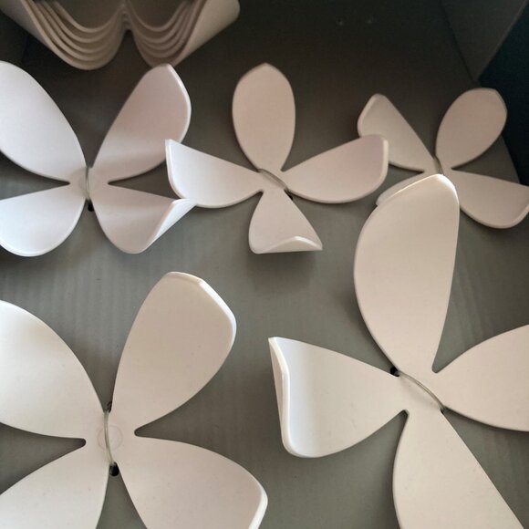 Umbra Wallflower (25) - Decorative Set for Walls and Surfaces - New in Box - Picture 2 of 7
